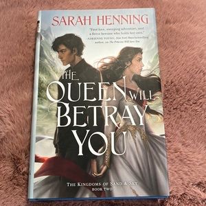 •HARDCOVER•✨THE QUEEN WILL BETRAY YOU by SARAH HENNING ✨
